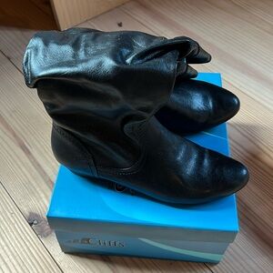 Cliffs by White Mountain black size 8 scrunch boots